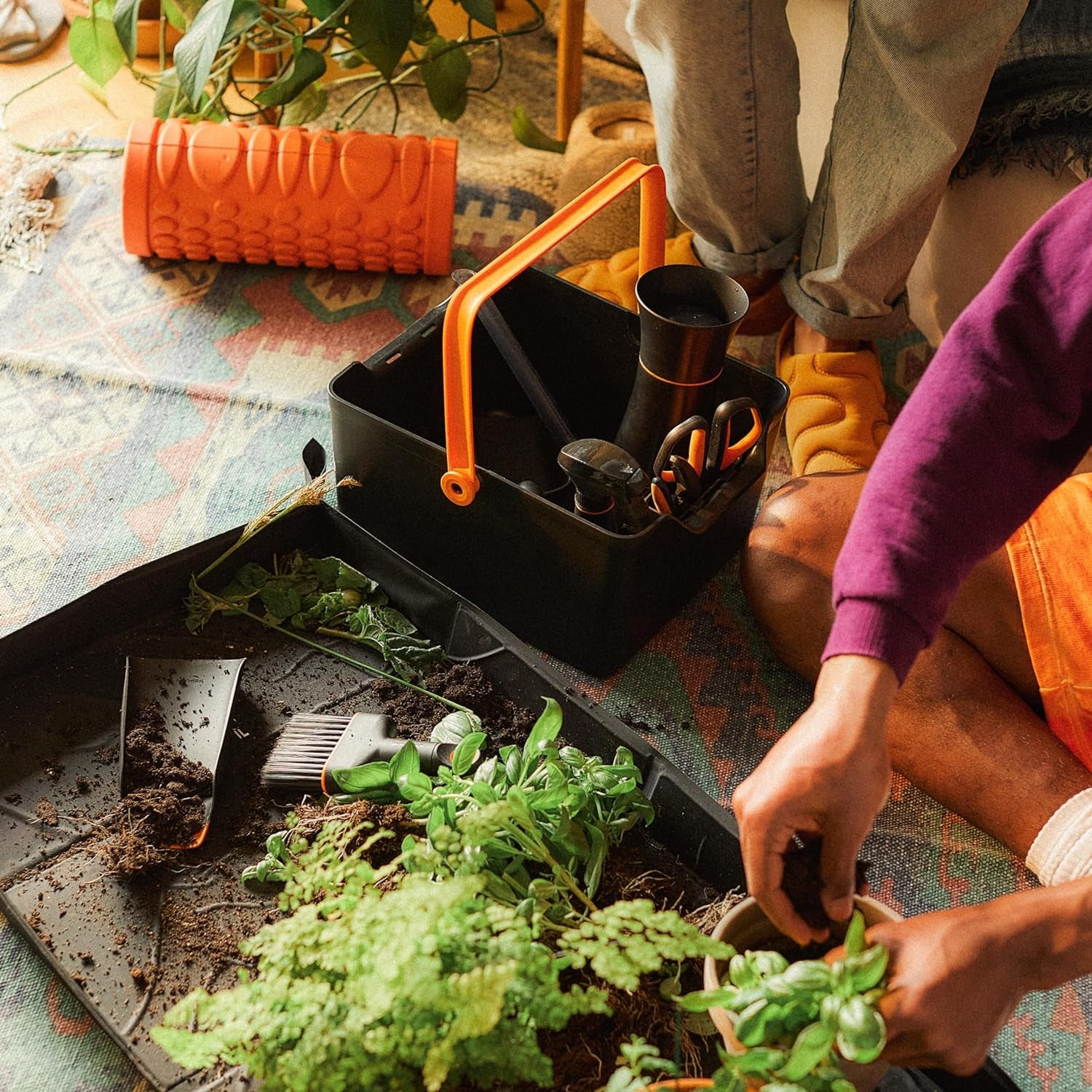 Fiskars Garden Tool Caddy with Removable Small Tool Storage for Indoor and Outdoor Gardening Use, Made with Recycled Plastic